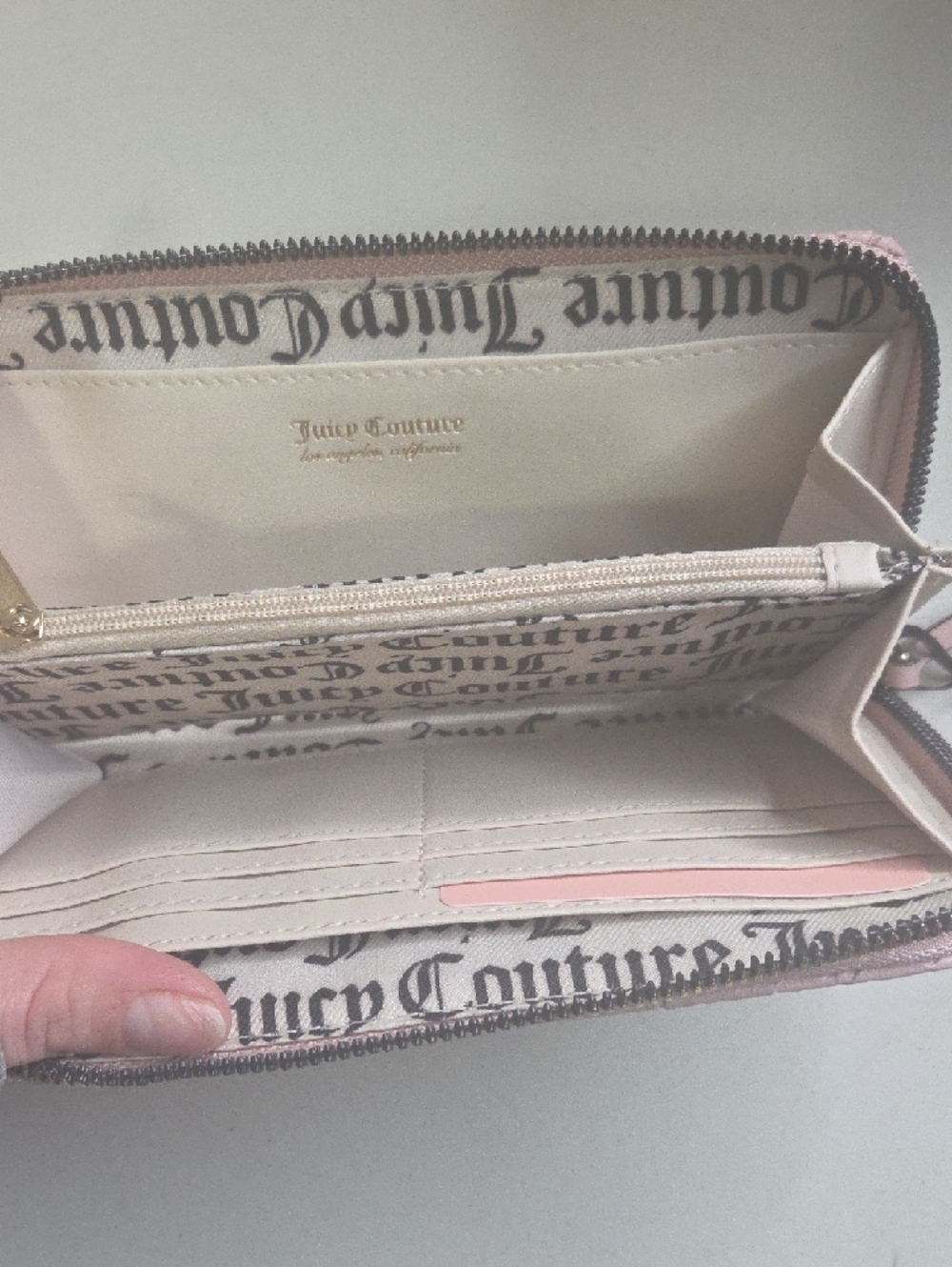 Juicy Couture Pale Pink Embossed Bow Zip Wallet - Picture 3 of 7